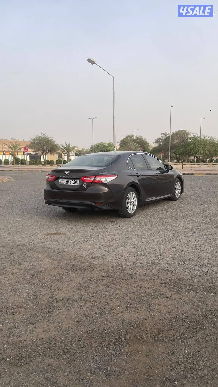 كامري 2018. ماشي 180 الف شرط الفحص بالكامل عدا قطعه3