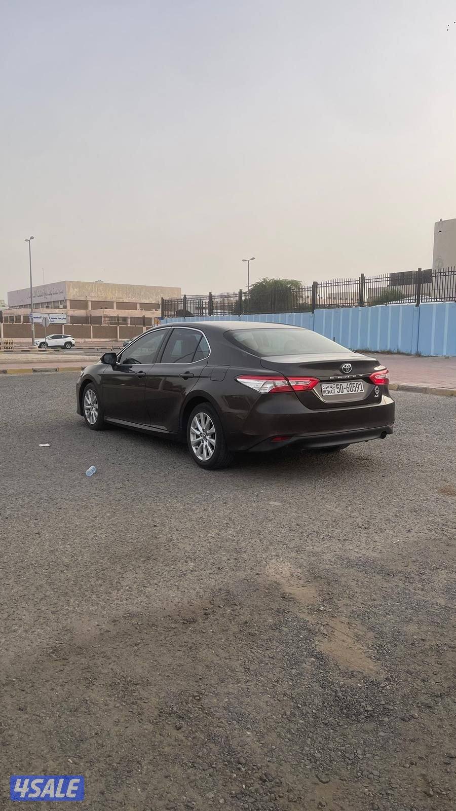 كامري 2018. ماشي 180 الف شرط الفحص بالكامل عدا قطعه4