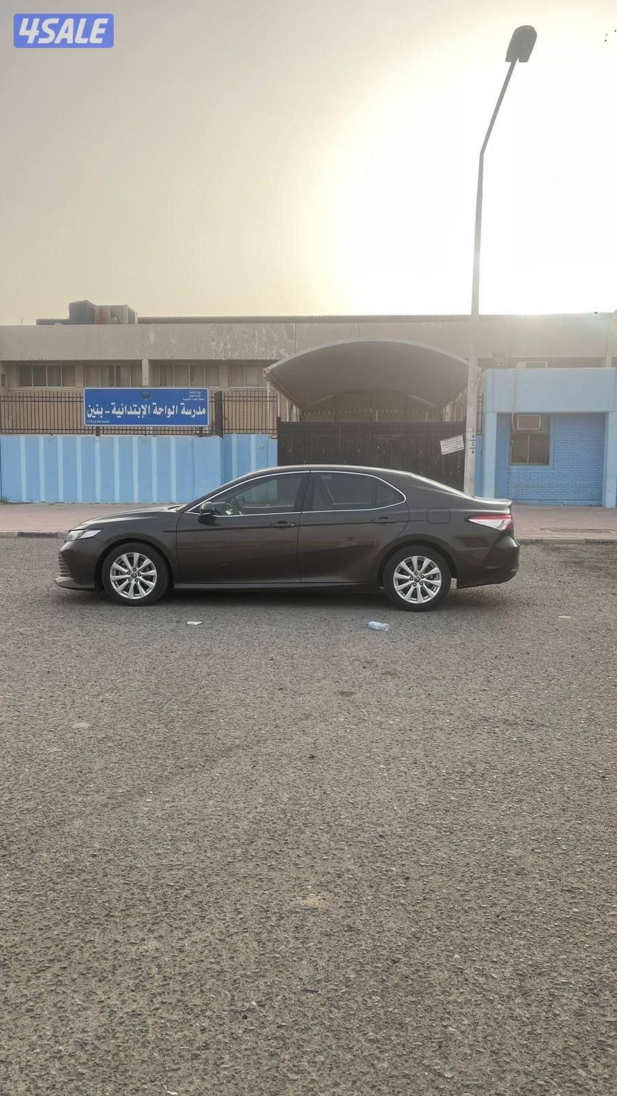 كامري 2018. ماشي 180 الف شرط الفحص بالكامل عدا قطعه5