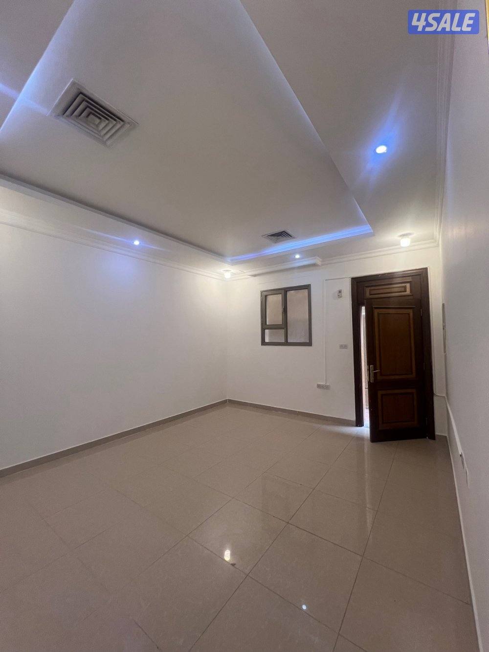 للايجار شقه بالصباحيه ارضيه مقابل المنقف قطعه11