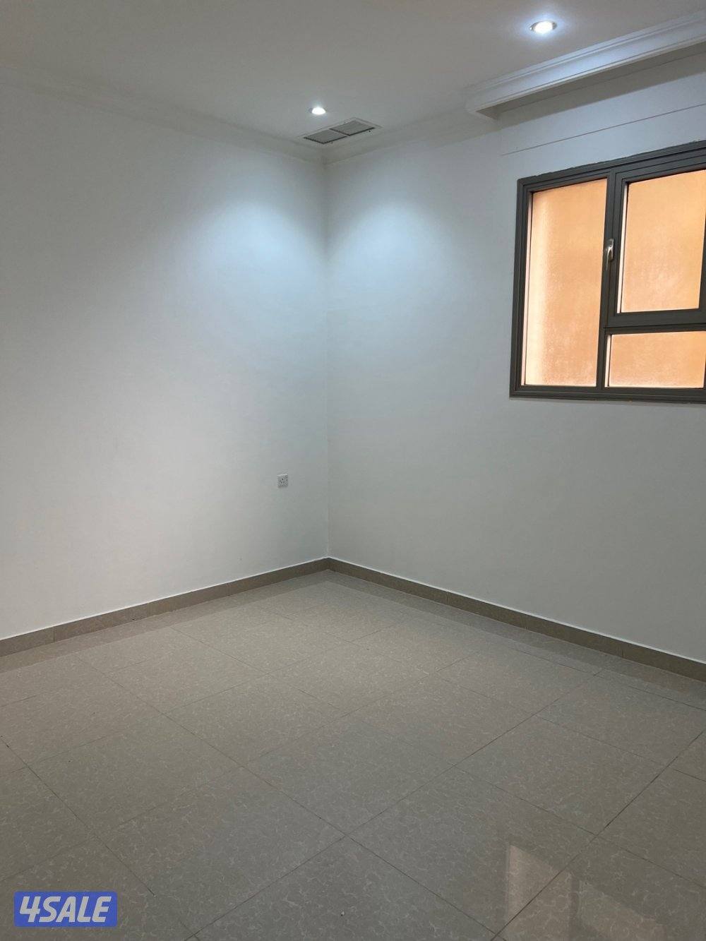 للايجار شقه بالصباحيه ارضيه مقابل المنقف قطعه12