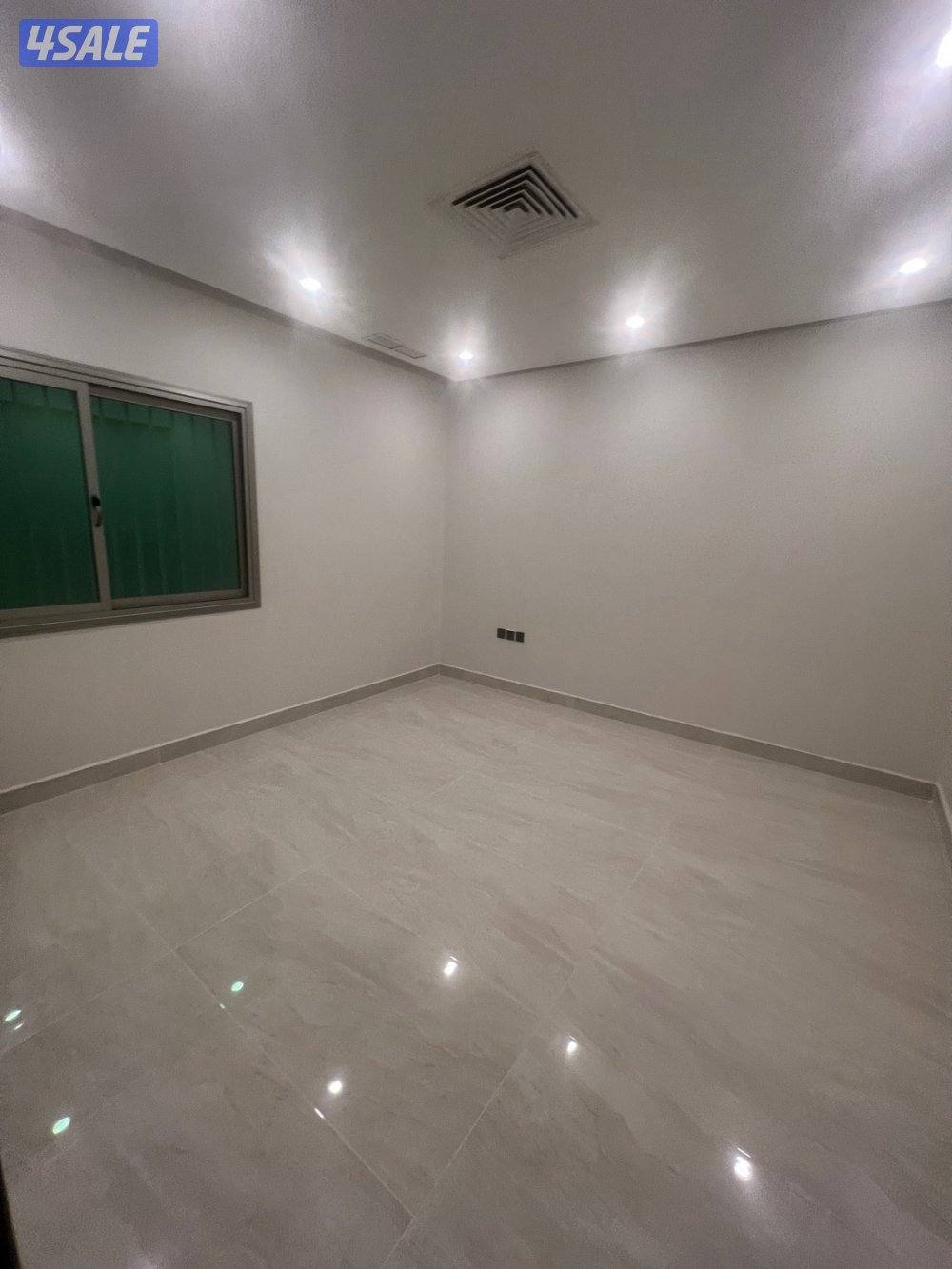 للايجار شقه بالصباحيه ارضيه مقابل المنقف قطعه17