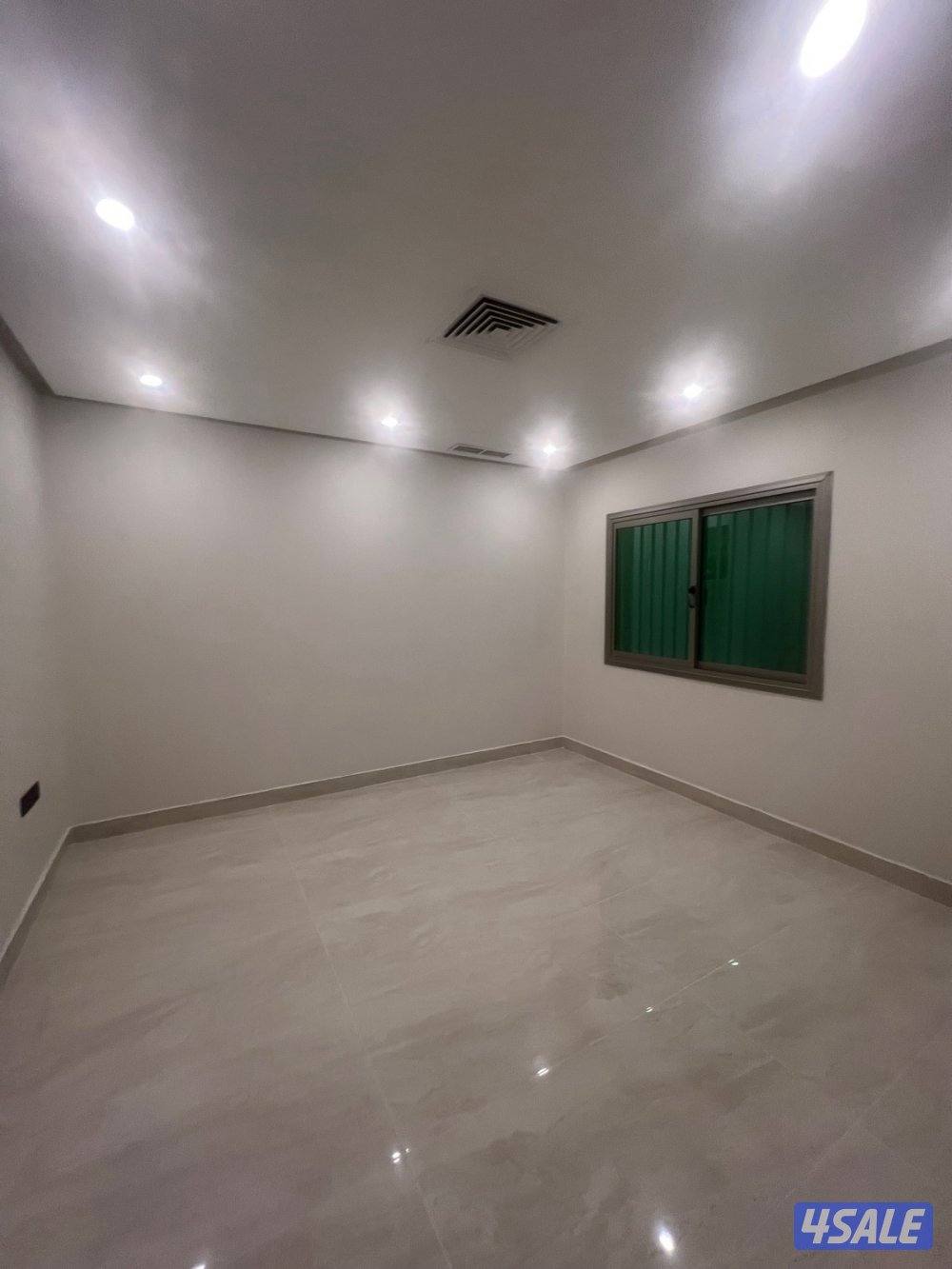 للايجار شقه بالصباحيه ارضيه مقابل المنقف قطعه18