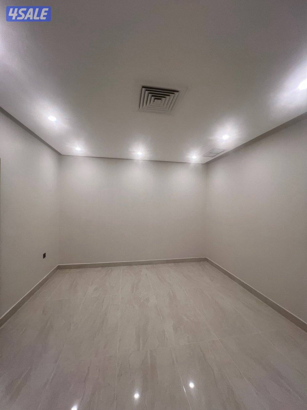 للايجار شقه بالصباحيه ارضيه مقابل المنقف قطعه19