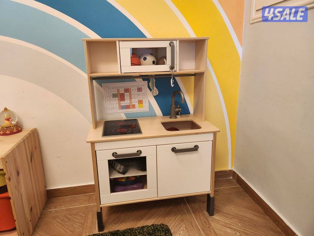 ikea bed, storage unit,kitchen ,rug ل و ايكيا تخت وحدة تخزين مطبخ اطفا3