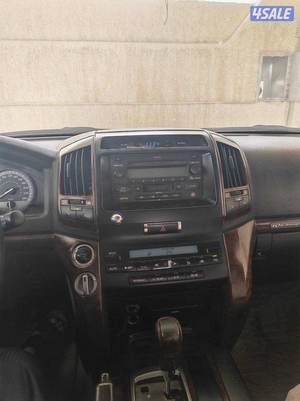 جيب 2011 ماشي ٤٩٠ الف شرط فحص قير مكينة شاصي وصبغ عام شغل وكاله ومسوي2