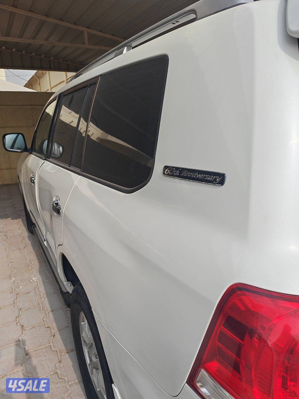 جيب 2011 ماشي ٤٩٠ الف شرط فحص قير مكينة شاصي وصبغ عام شغل وكاله ومسوي9