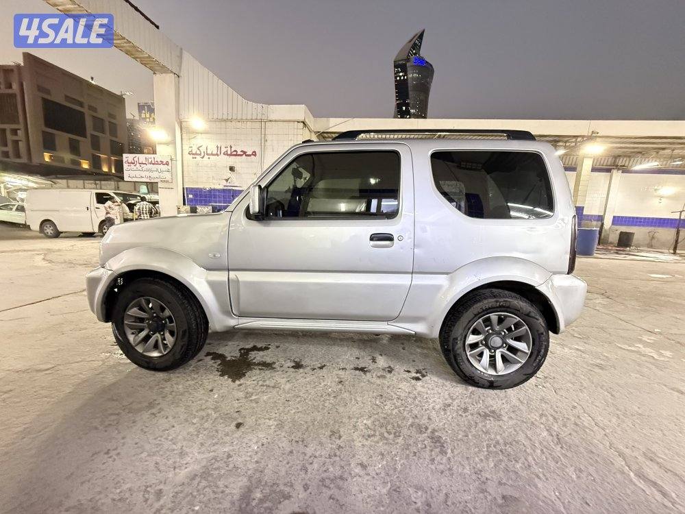 للبيع سوزوكي جمني ٢٠١٧ ماشي ٢٤٠ مبدل كل القطع الاستهلاكية ٤ تواير جدد0