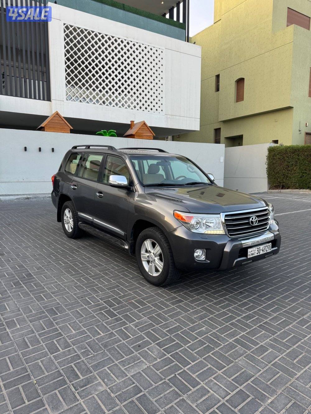 لاندكروزر مديل 2015  RX.R / V8 ماشي 3882