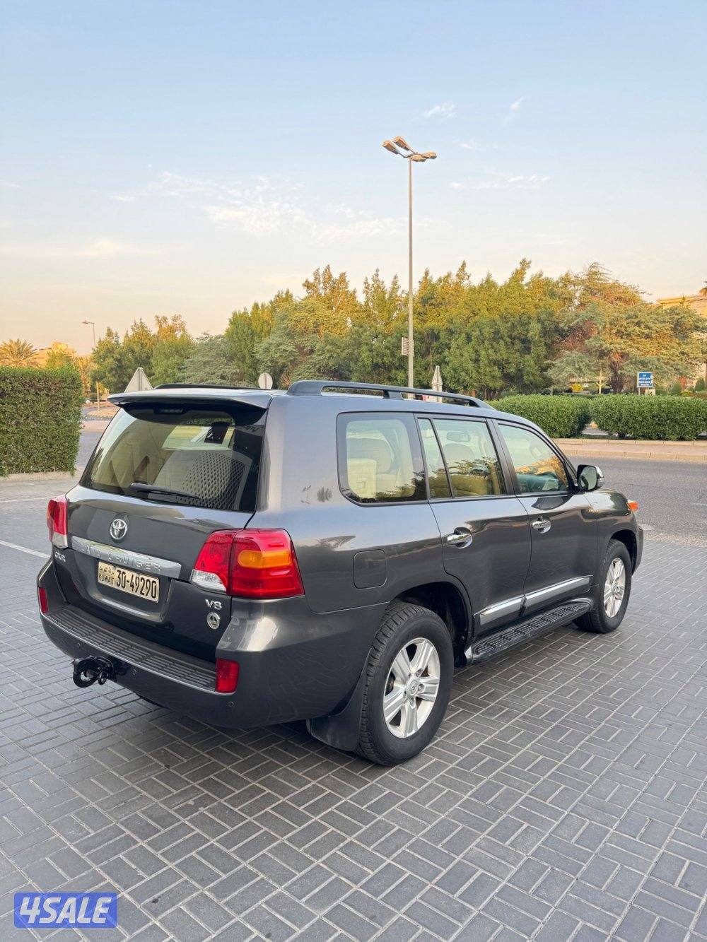 لاندكروزر مديل 2015  RX.R / V8 ماشي 3884