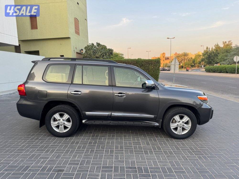 لاندكروزر مديل 2015  RX.R / V8 ماشي 38810