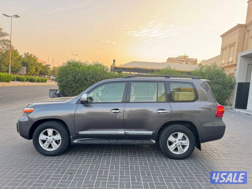 لاندكروزر مديل 2015  RX.R / V8 ماشي 38811