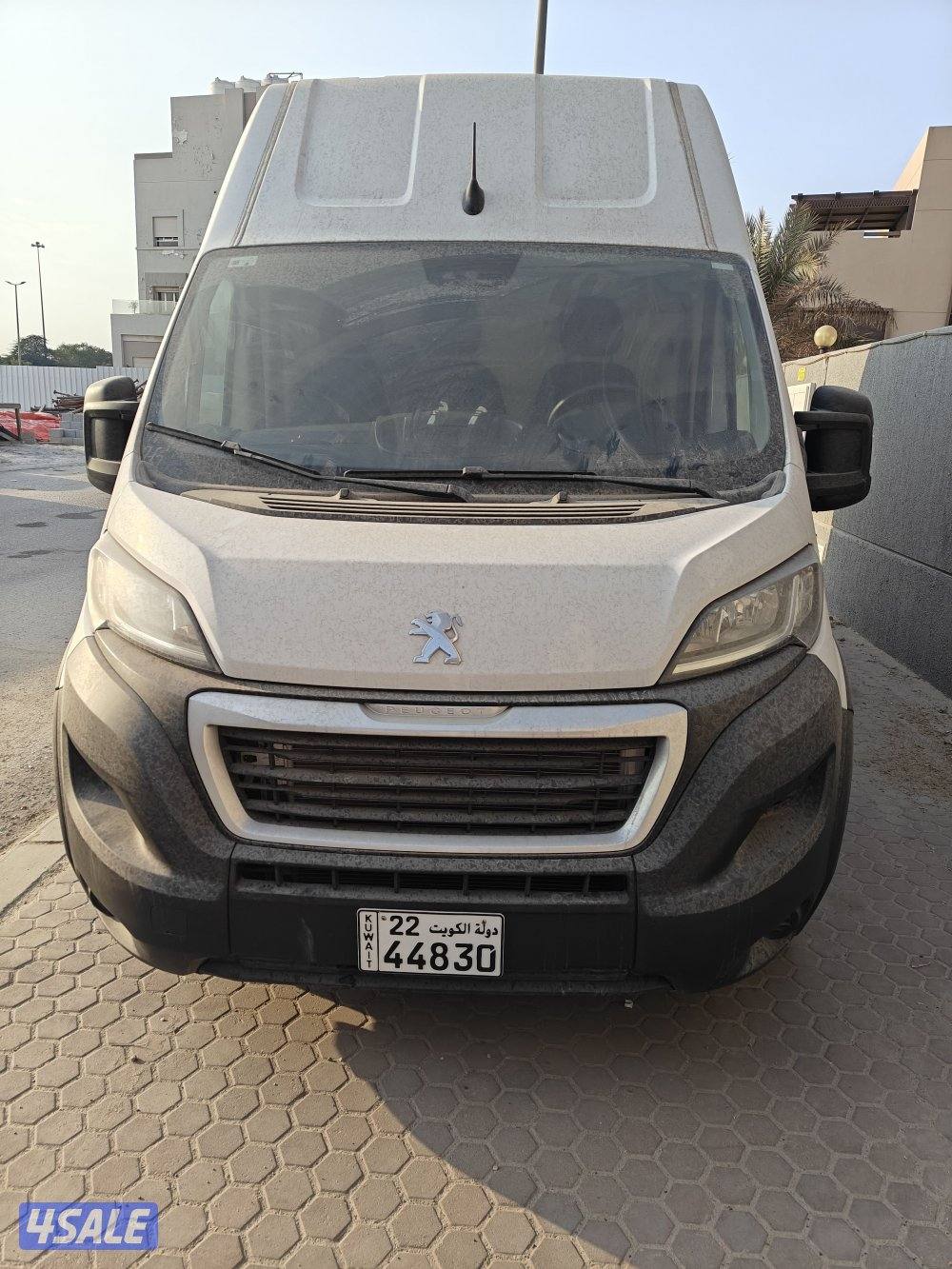 باص مقفل بيجو بوكسر موديل 2023 عداد 8700 شرط الفحص2