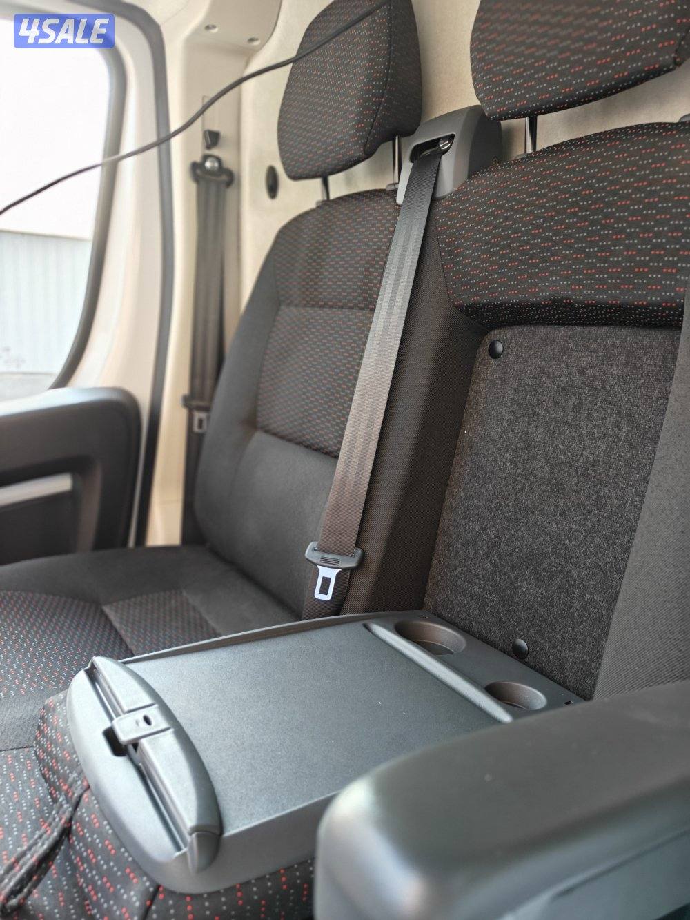 باص مقفل بيجو بوكسر موديل 2023 عداد 8700 شرط الفحص10