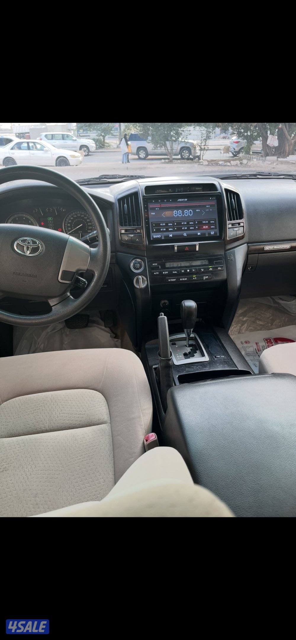 للبيع لاندكروزر موديل 20113