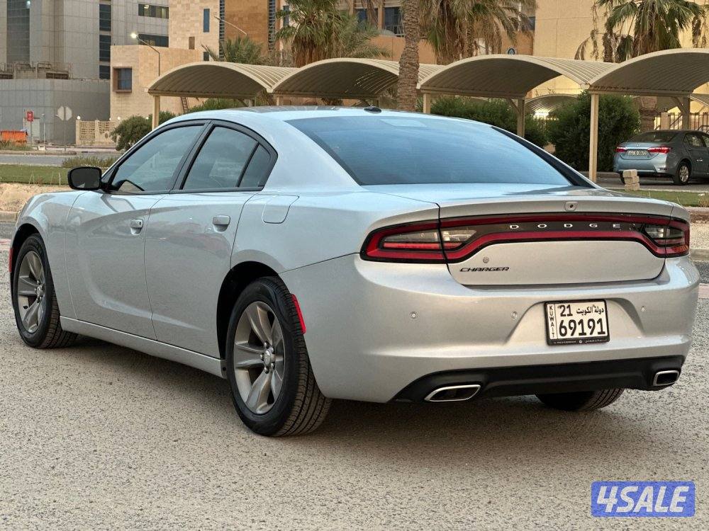 للبيع دودج  تشارجر ماشي ٤٥ الف كيلو3