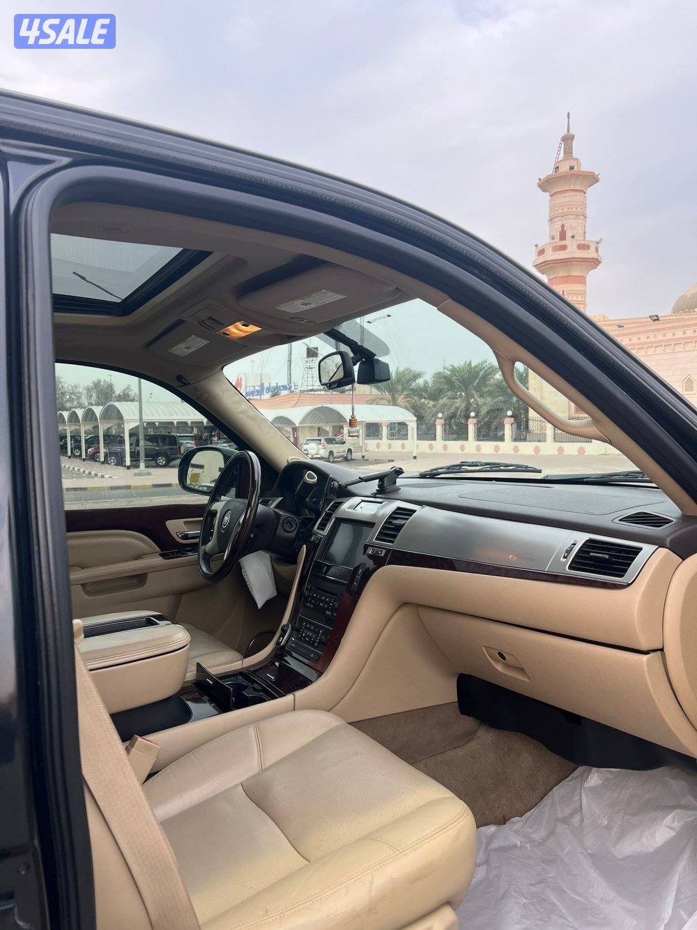 إسكاليد ٢٠١٢..الممشى ٢٥٠ ألف تقريبا ..شرط الفحص قير مكينة شاصي3