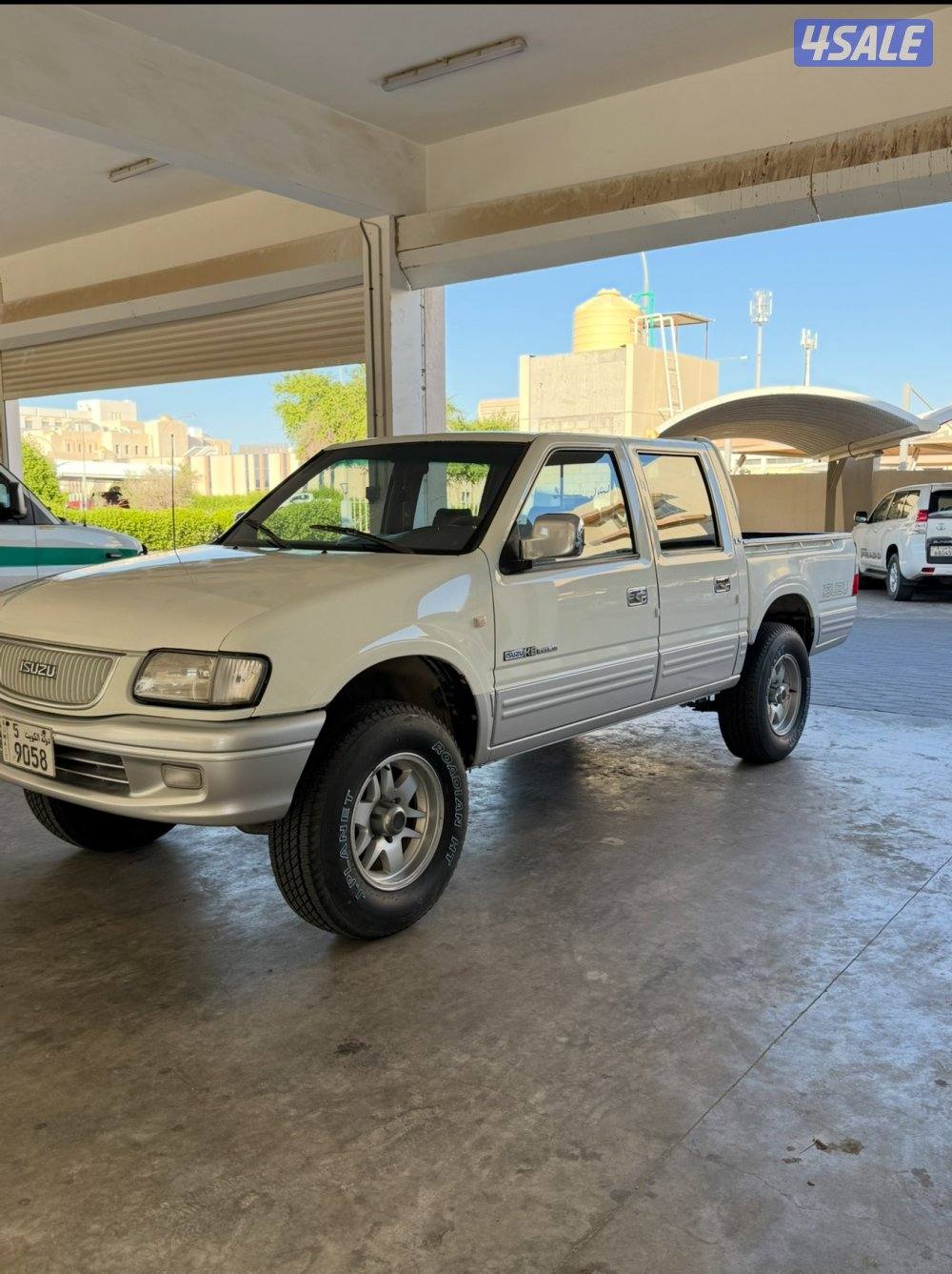 للبيع يابانية ايسوز 6 سلندر شرط الفحص1