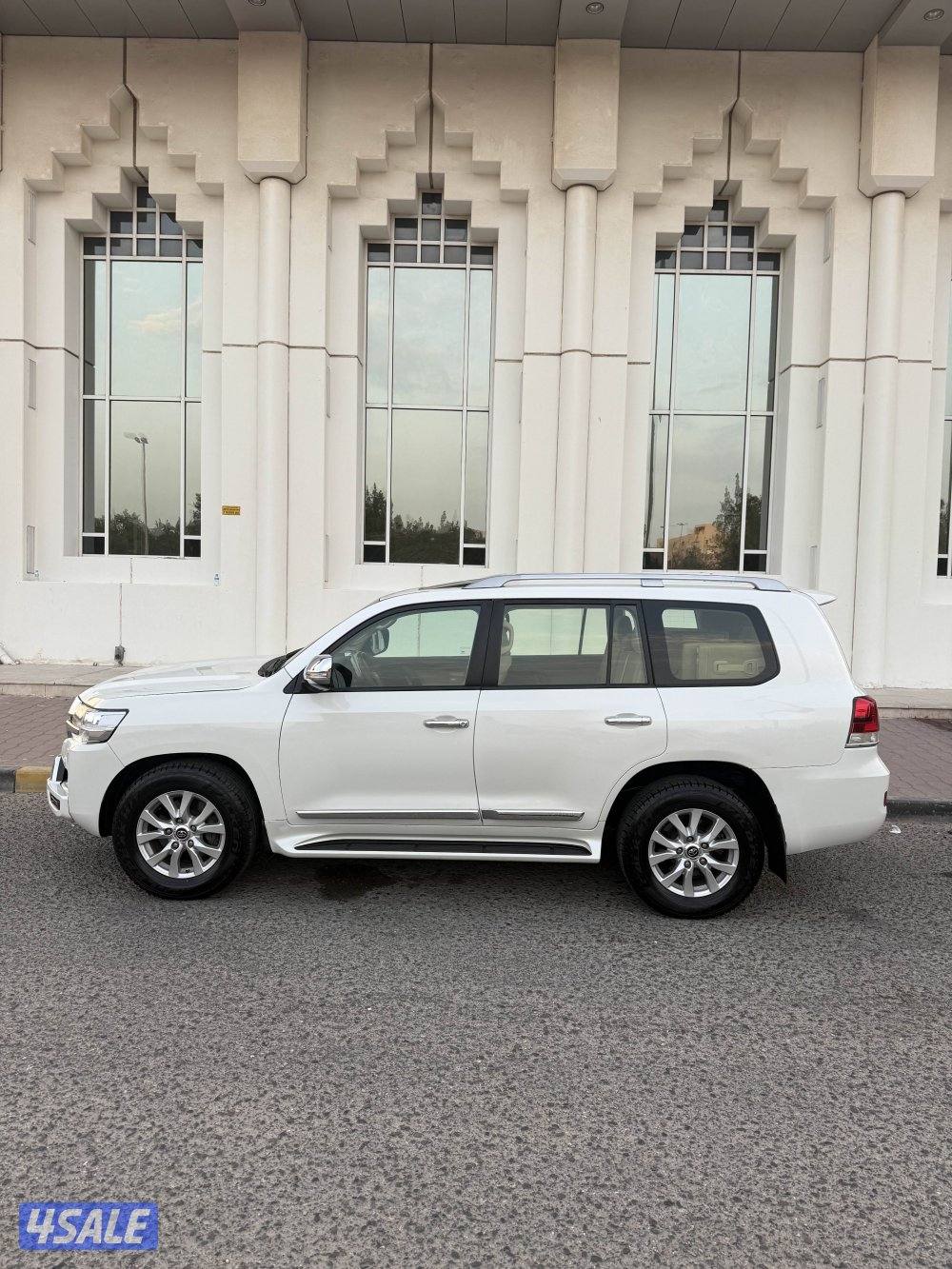 لاندكروزر 2017 عداد 214 .1