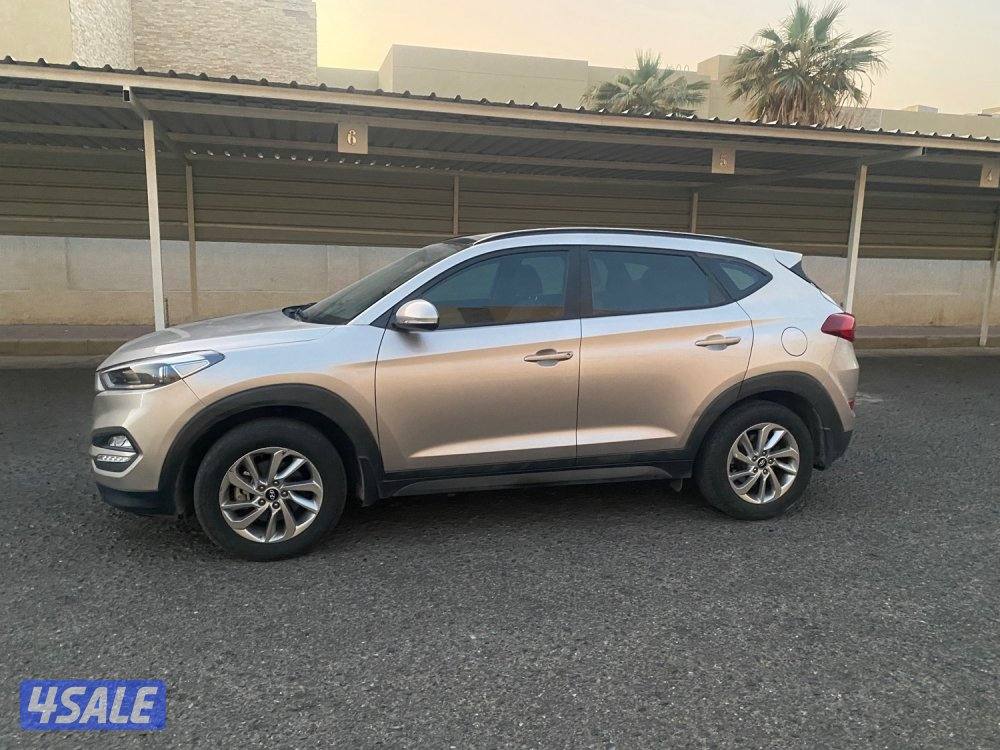 هيونداي توسان 2017 عداد130 الف وارد الوكاله /2000 سي سي3