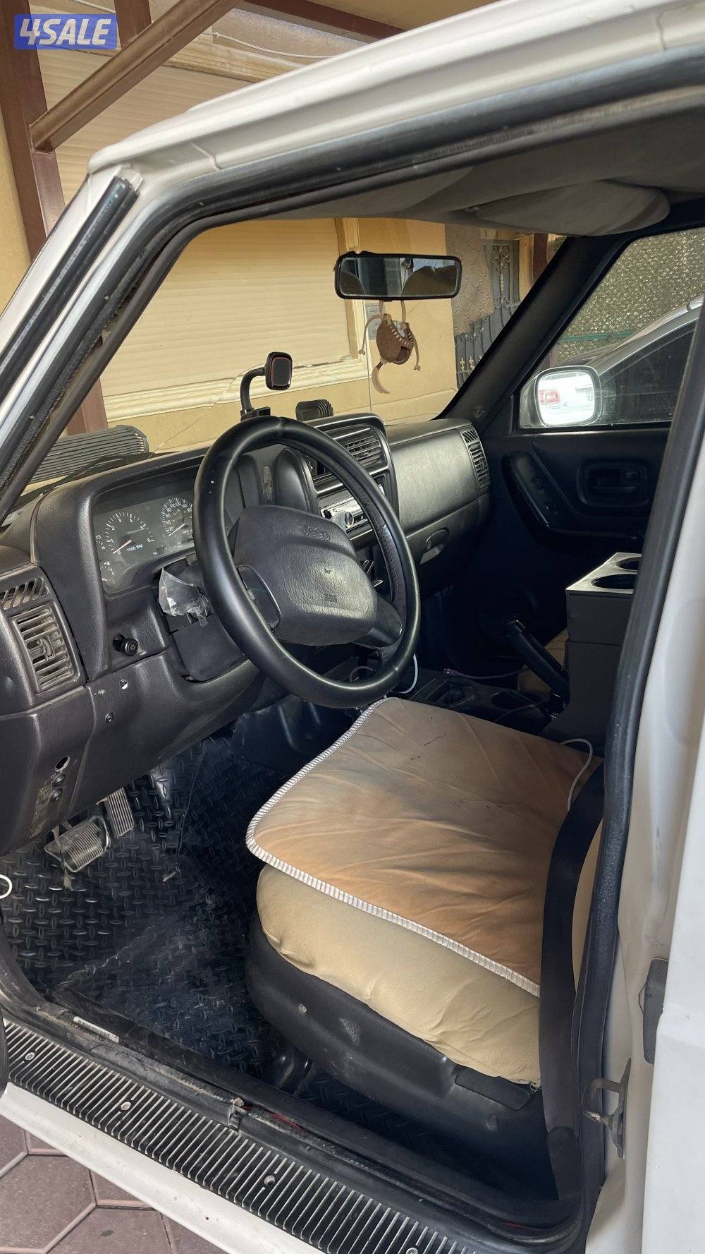 جيب شيروكي جاهز للموسم 20011