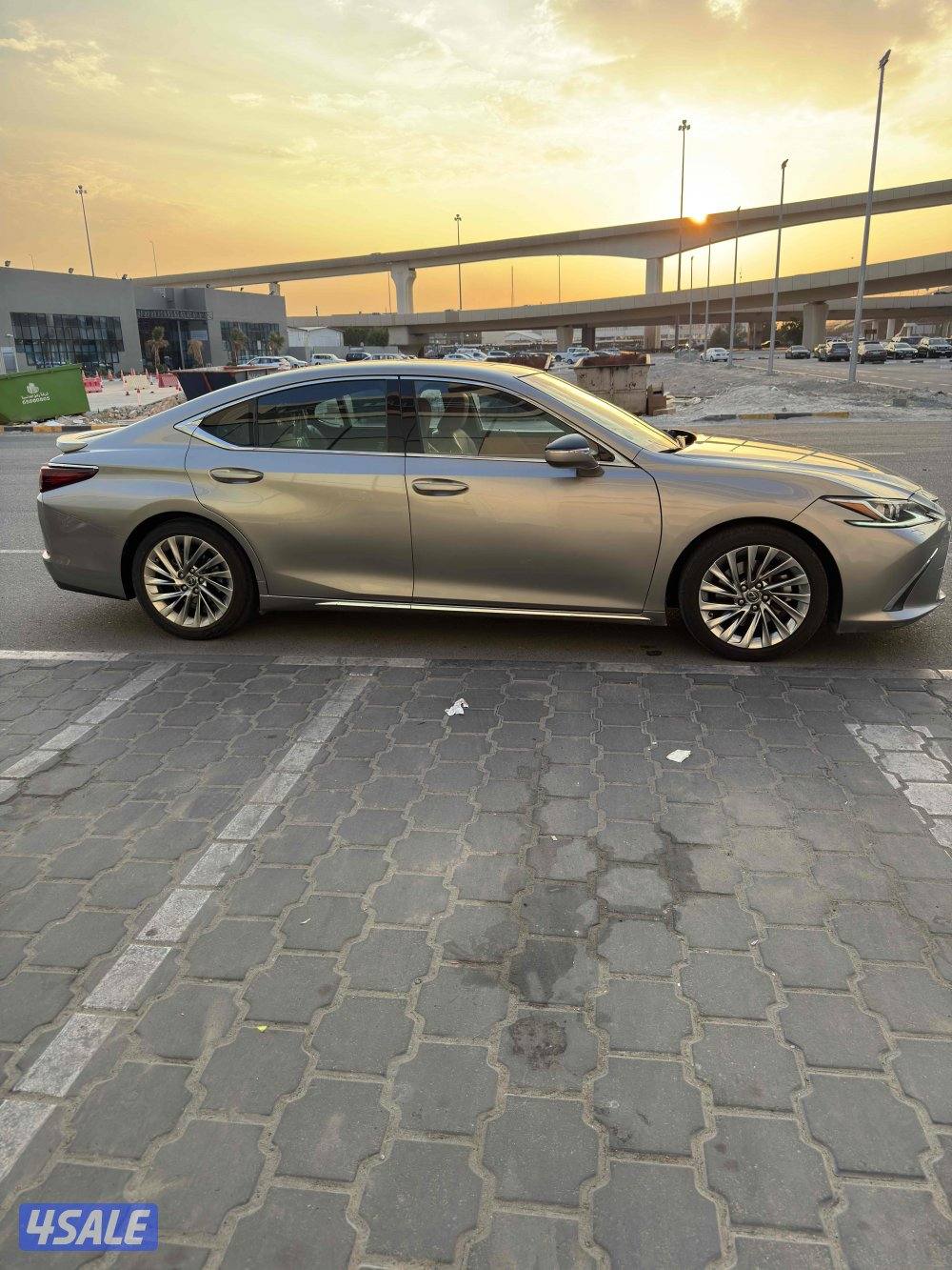 للبيع لكزس ES350  موديل 2021 كلمل المواصفات3