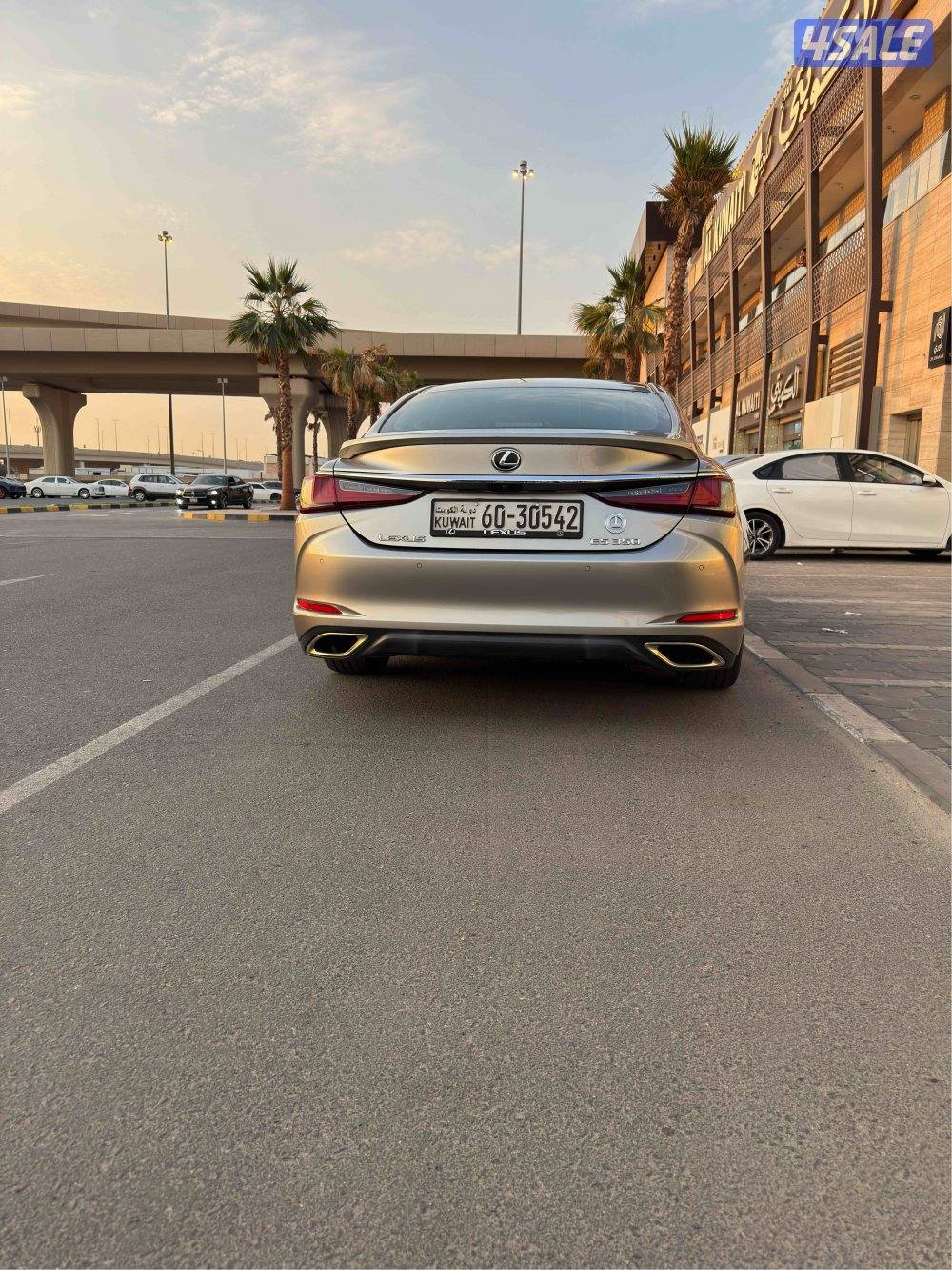 للبيع لكزس ES350  موديل 2021 كلمل المواصفات8