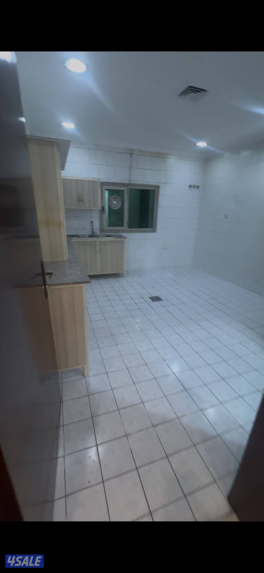 للإيجار في اشبيليه شقه مساحه واسعه1