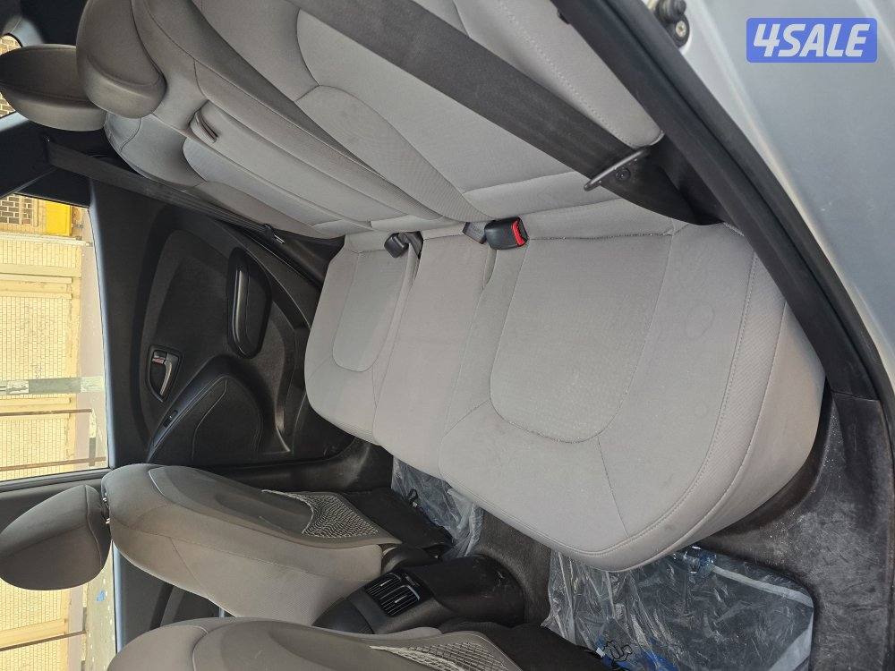 للبيع توسان موديل 2014 ماشي 55 الف3