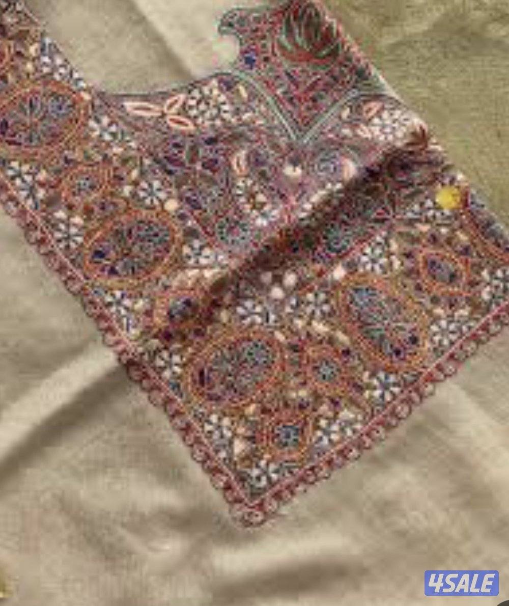 للبيع شالات عمانية قماش مميز%0