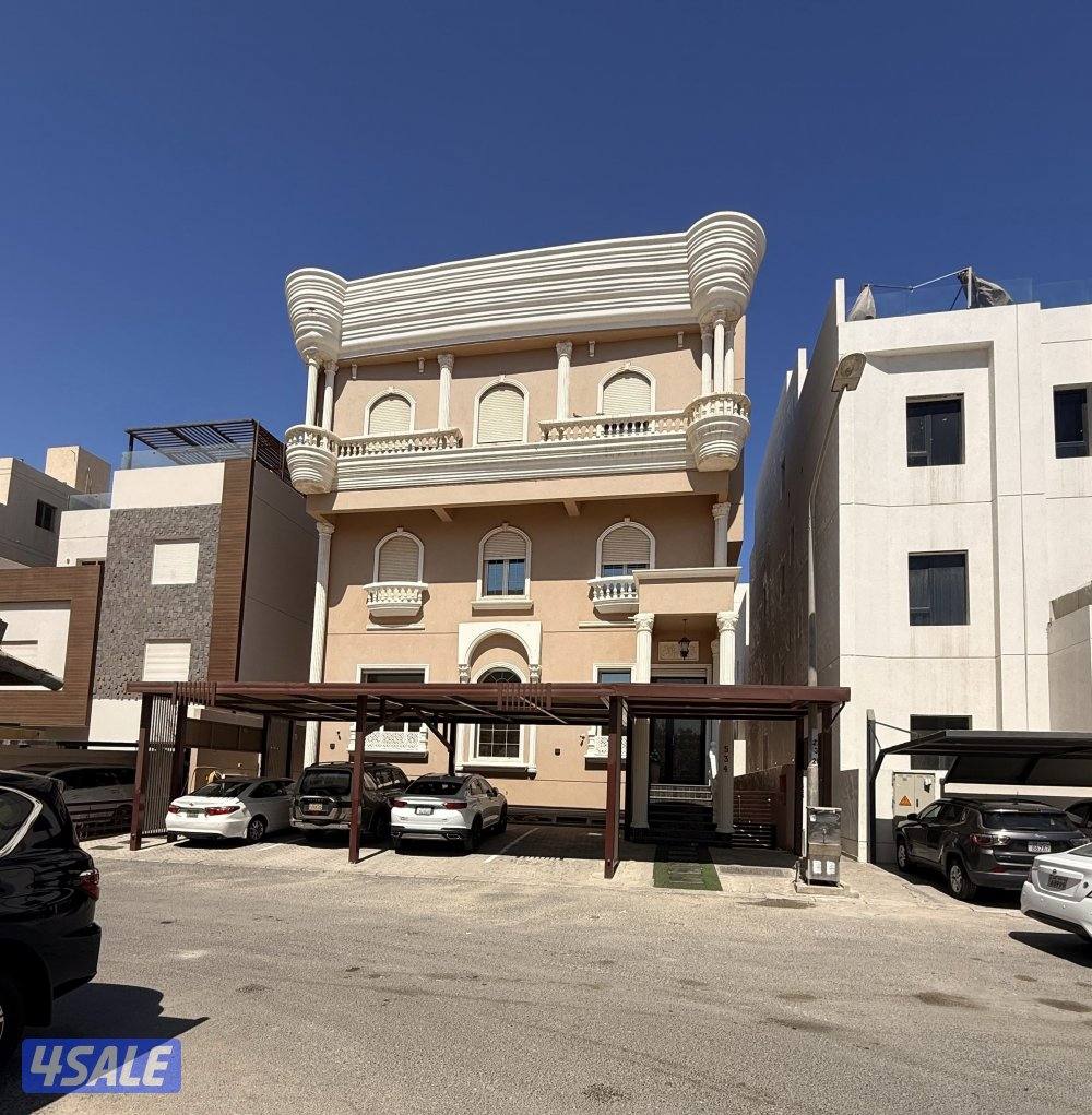 للبيع في ابو فطيرة والعدان شارع واحد وزاويه وبطن وبطن وظهر0