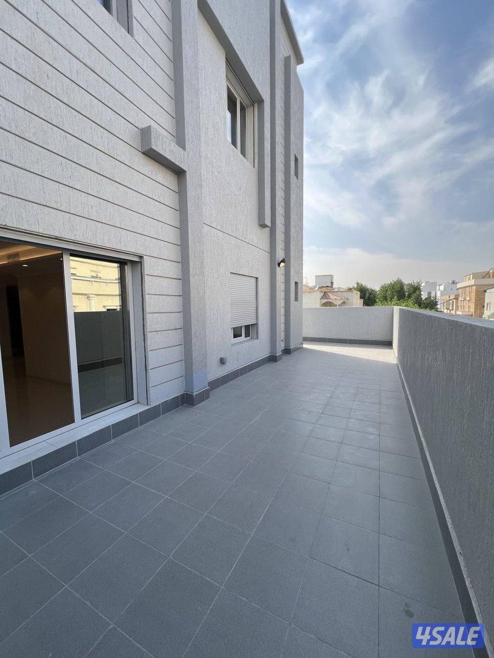 للإيجار شقق كبيره تشطيب جديد مع روف 4 غرف1