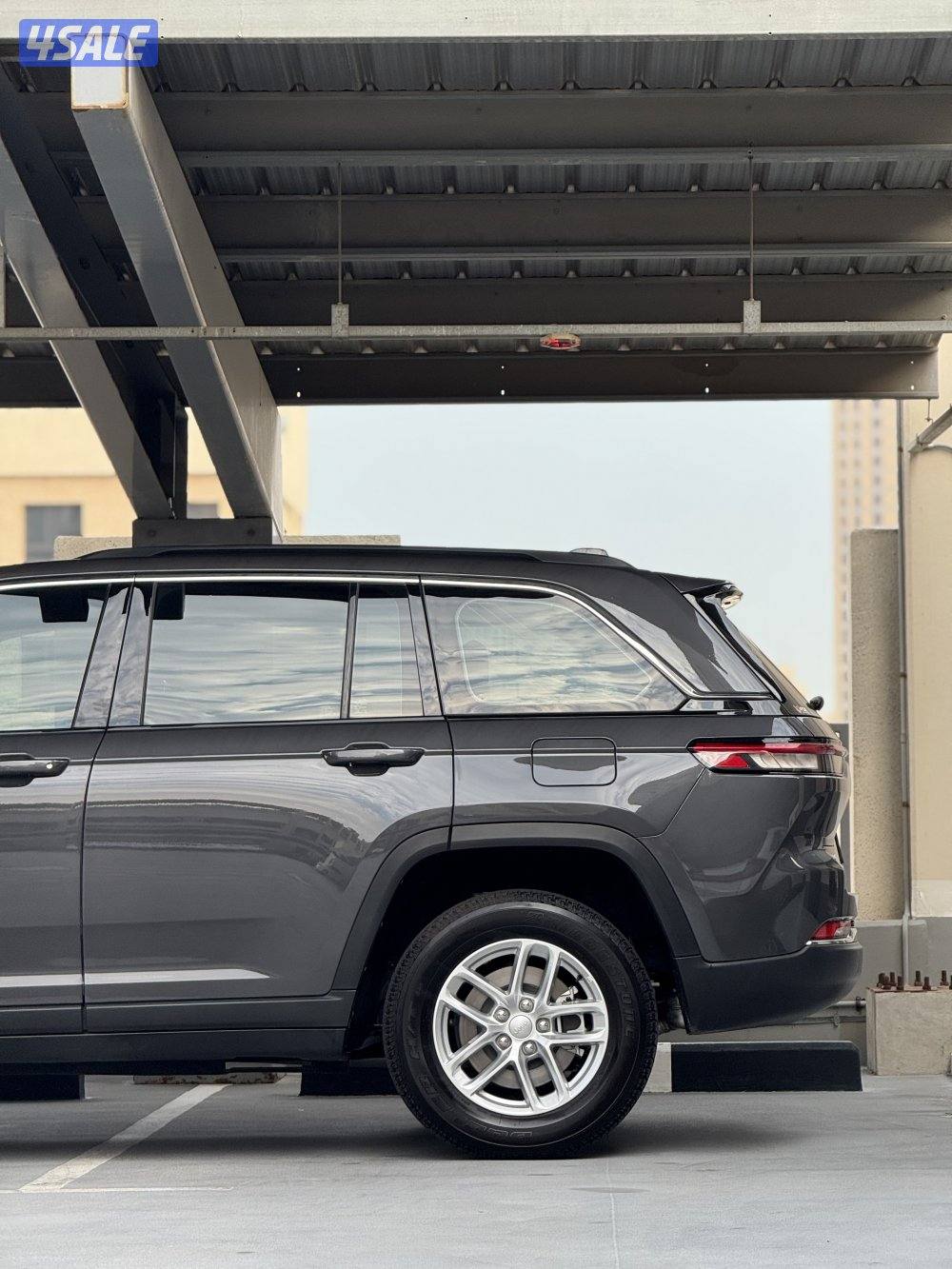 Grand Cherokee Laredo 2024 / 13 km / المالك الاول4