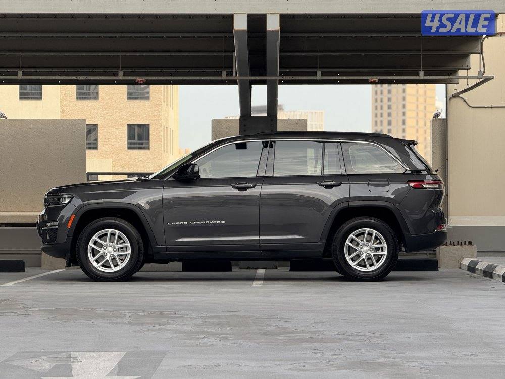 Grand Cherokee Laredo 2024 / 13 km / المالك الاول12