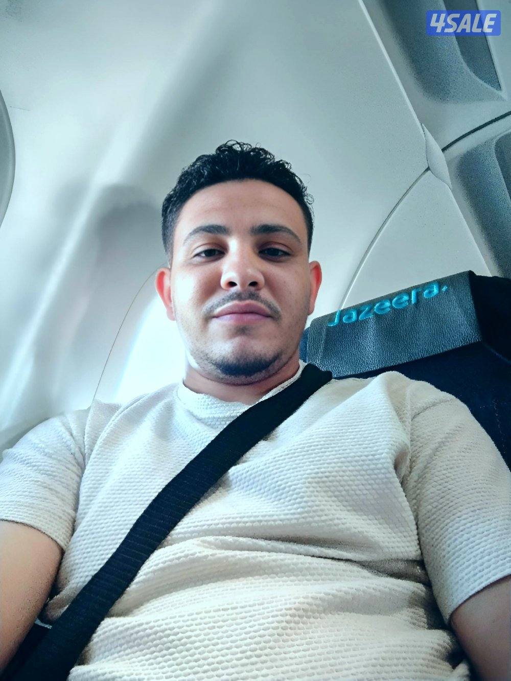 باحث عن عمل السن 27 سنه.1