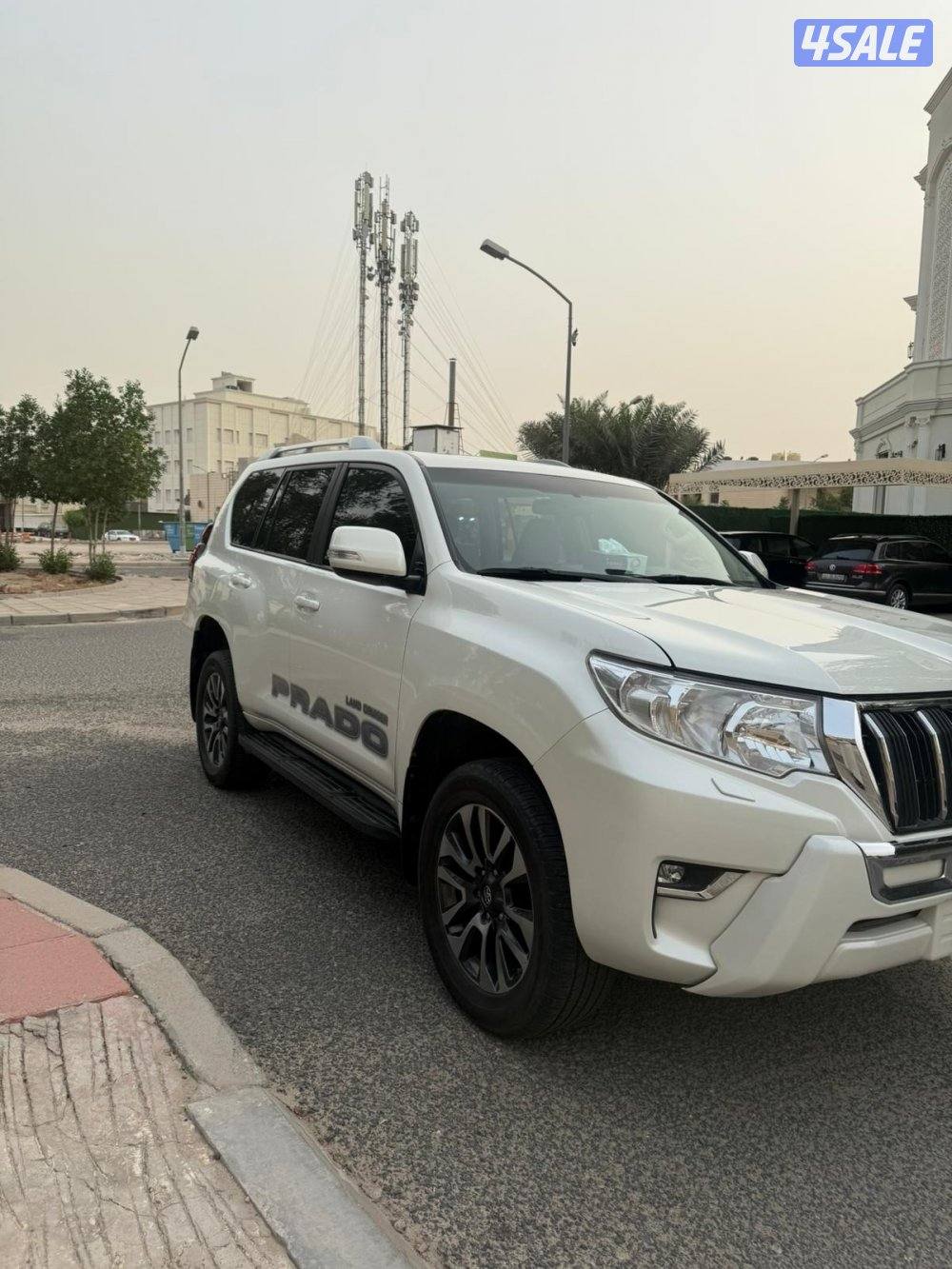 للبيع برادو موديل2022TXLوارد الساير كامل المواصفت4