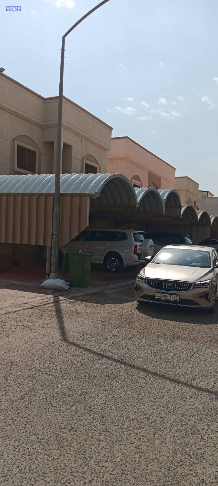 حداد ایراني حديد مشغول أواب درابزين أسوار تركيب مظلات3