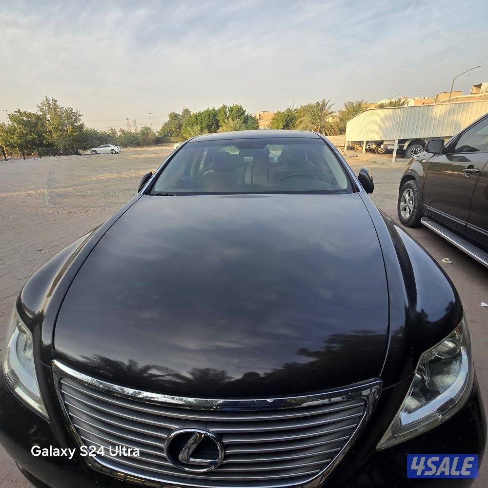 لكزس LS460 موديل 2008 ماشي218 مصبوغ بالكامل والشاشة لا تعمل1