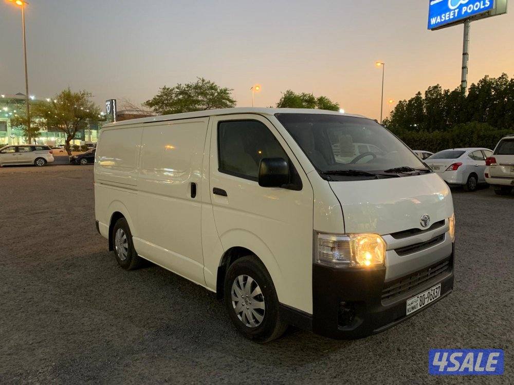 للبيع باص تايوتا مقفل طراز 20241