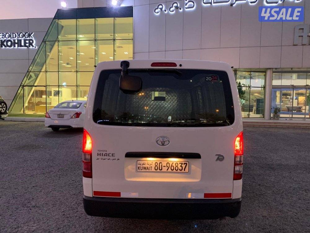 للبيع باص تايوتا مقفل طراز 20242