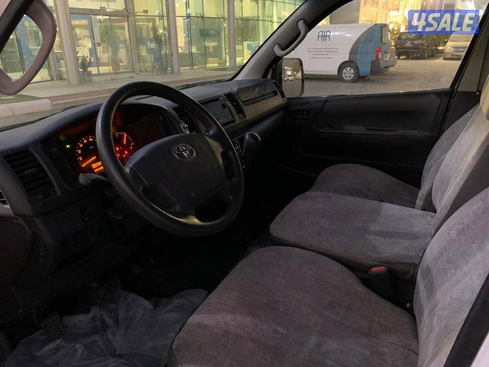 للبيع باص تايوتا مقفل طراز 20243