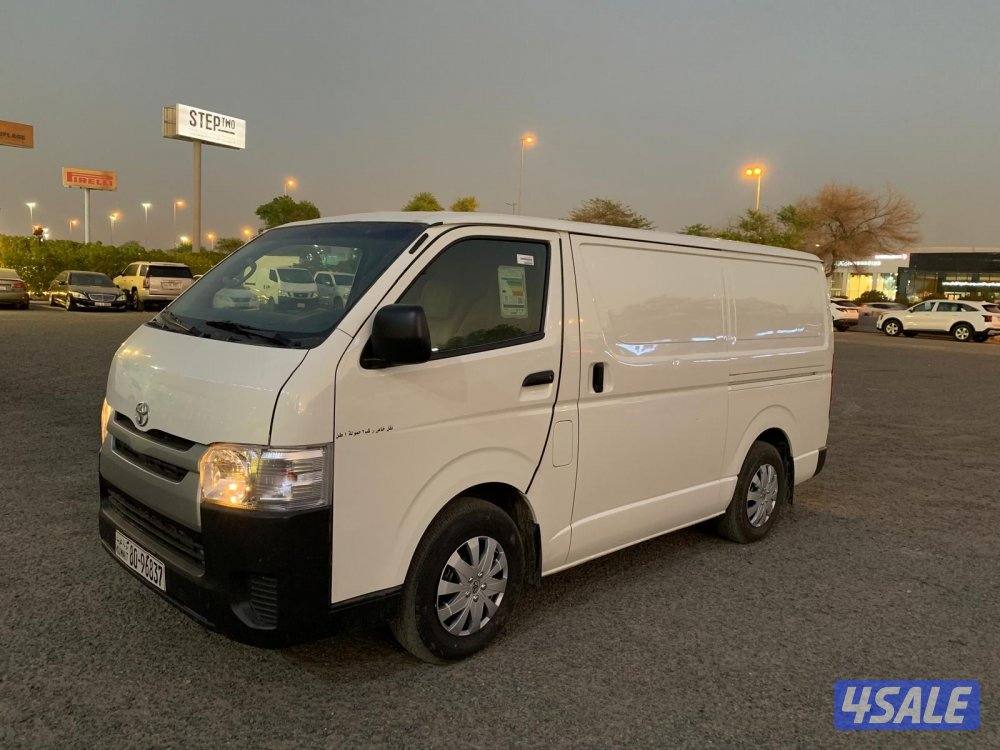 للبيع باص تايوتا مقفل طراز 20246
