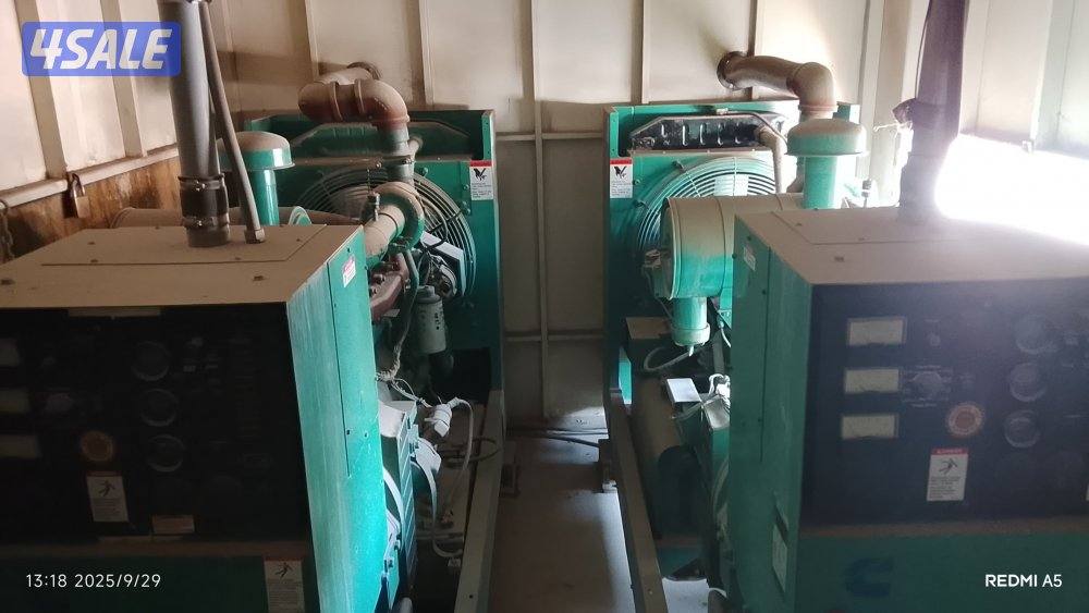 عدد ٢ مولدات كهرباء جينيريتور مع سطح تريلا1