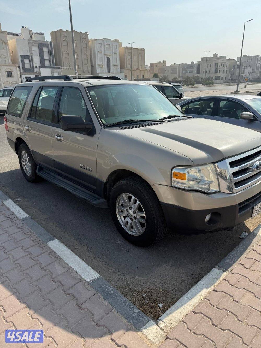 للبيع فورد اكسبيشن ٢٠٠٧ ذهبي قير وماكينه وداخلي نظيف تامين سنه0