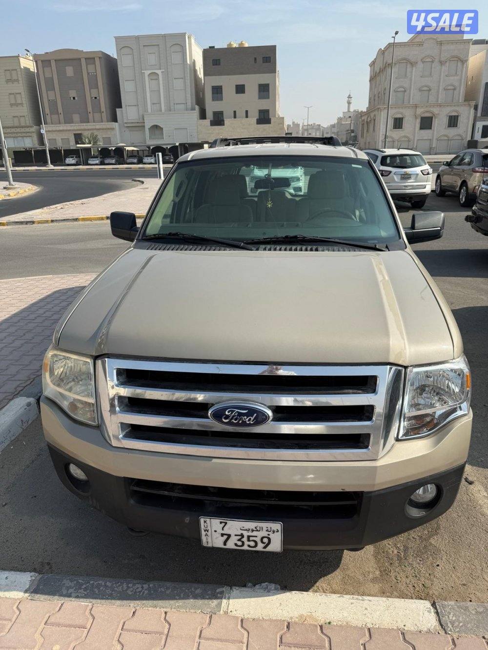 للبيع فورد اكسبيشن ٢٠٠٧ ذهبي قير وماكينه وداخلي نظيف تامين سنه1