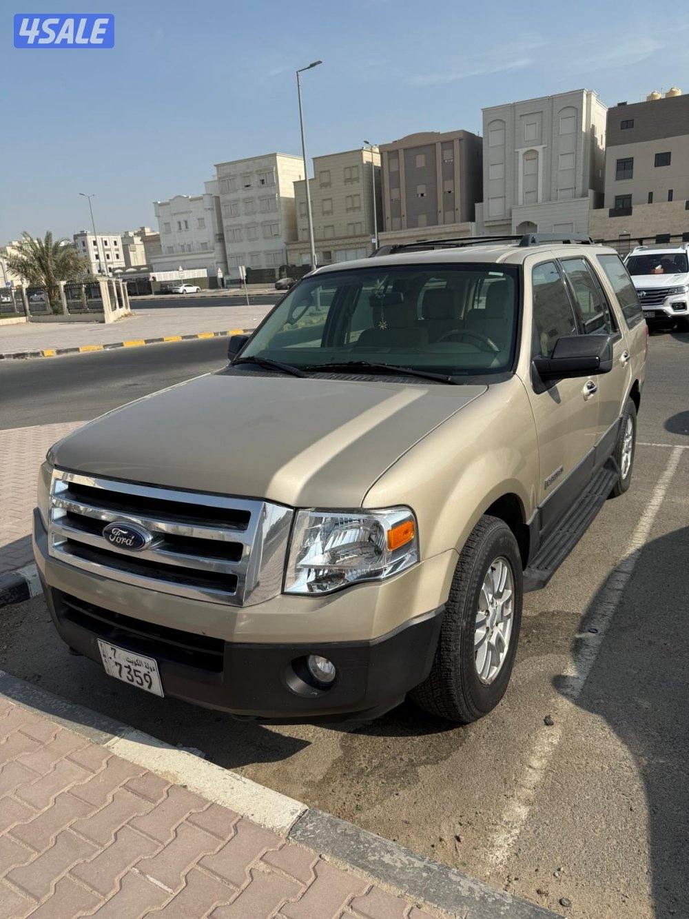 للبيع فورد اكسبيشن ٢٠٠٧ ذهبي قير وماكينه وداخلي نظيف تامين سنه2