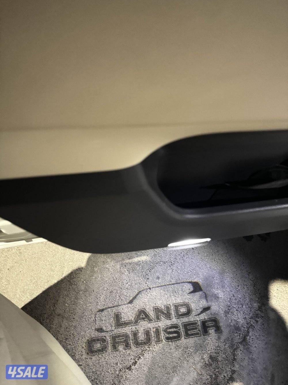 لاند كروزر 2022 Vx وكالة الدرجة الاولى بدون تيربو2