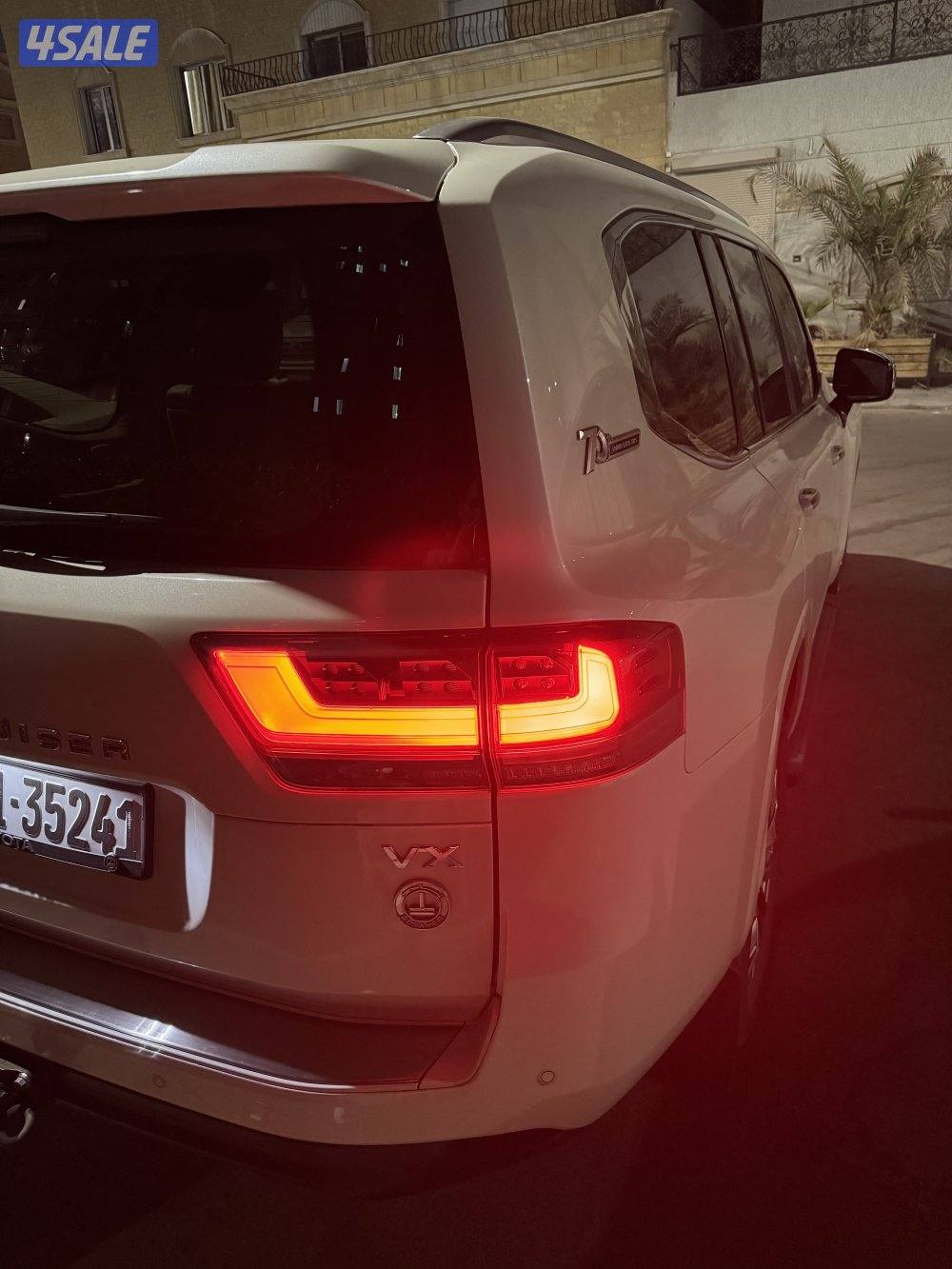 لاند كروزر 2022 Vx وكالة الدرجة الاولى بدون تيربو3