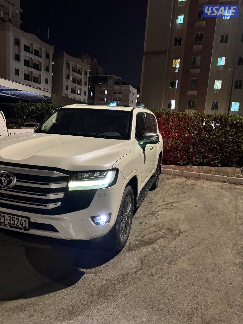 لاند كروزر 2022 Vx وكالة الدرجة الاولى بدون تيربو4