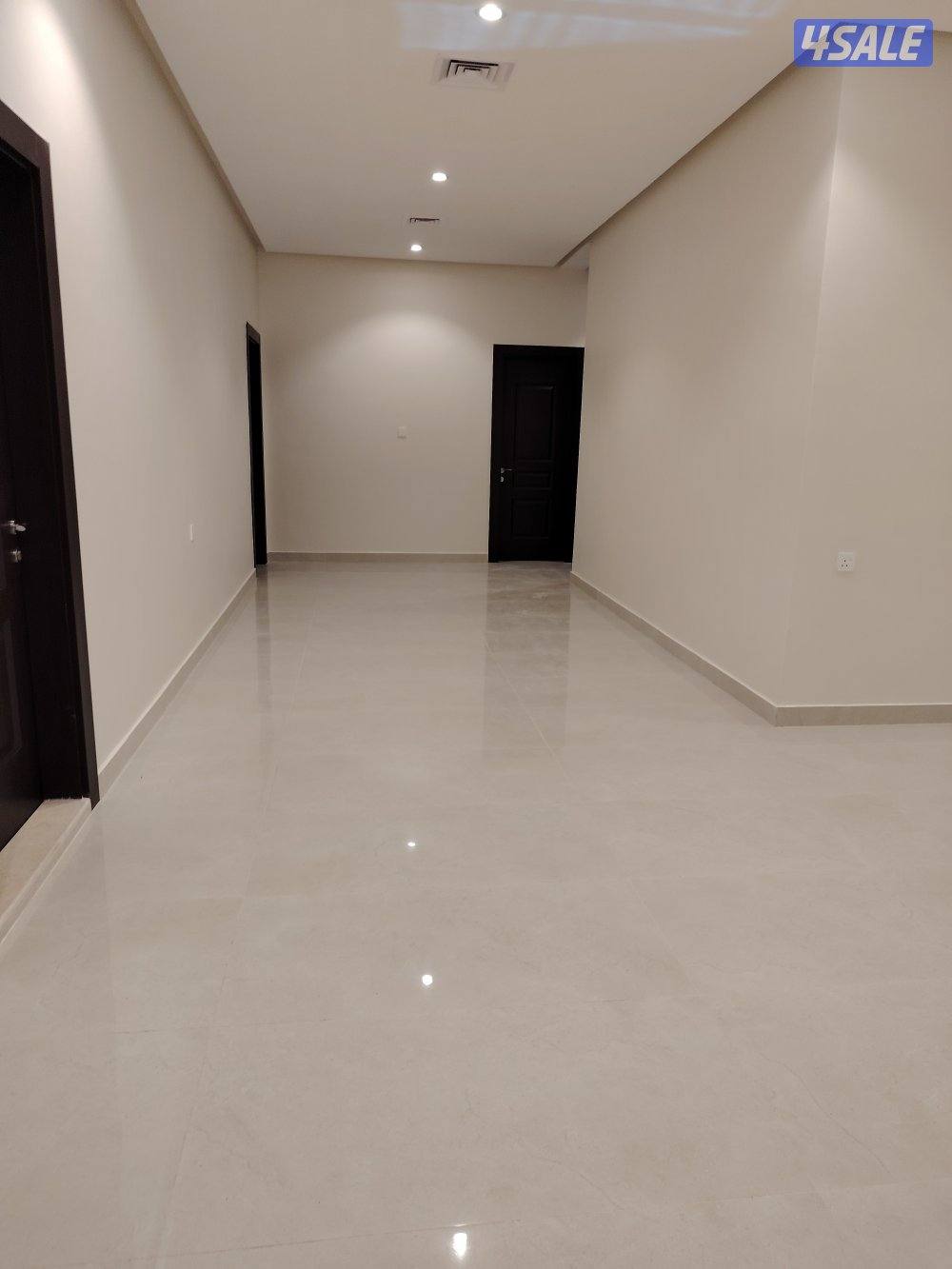 للإيجار شقة  ( أول ساكن ) بالدور الثاني 
العارضية قطعة 3 : 4 غرف نوم (1